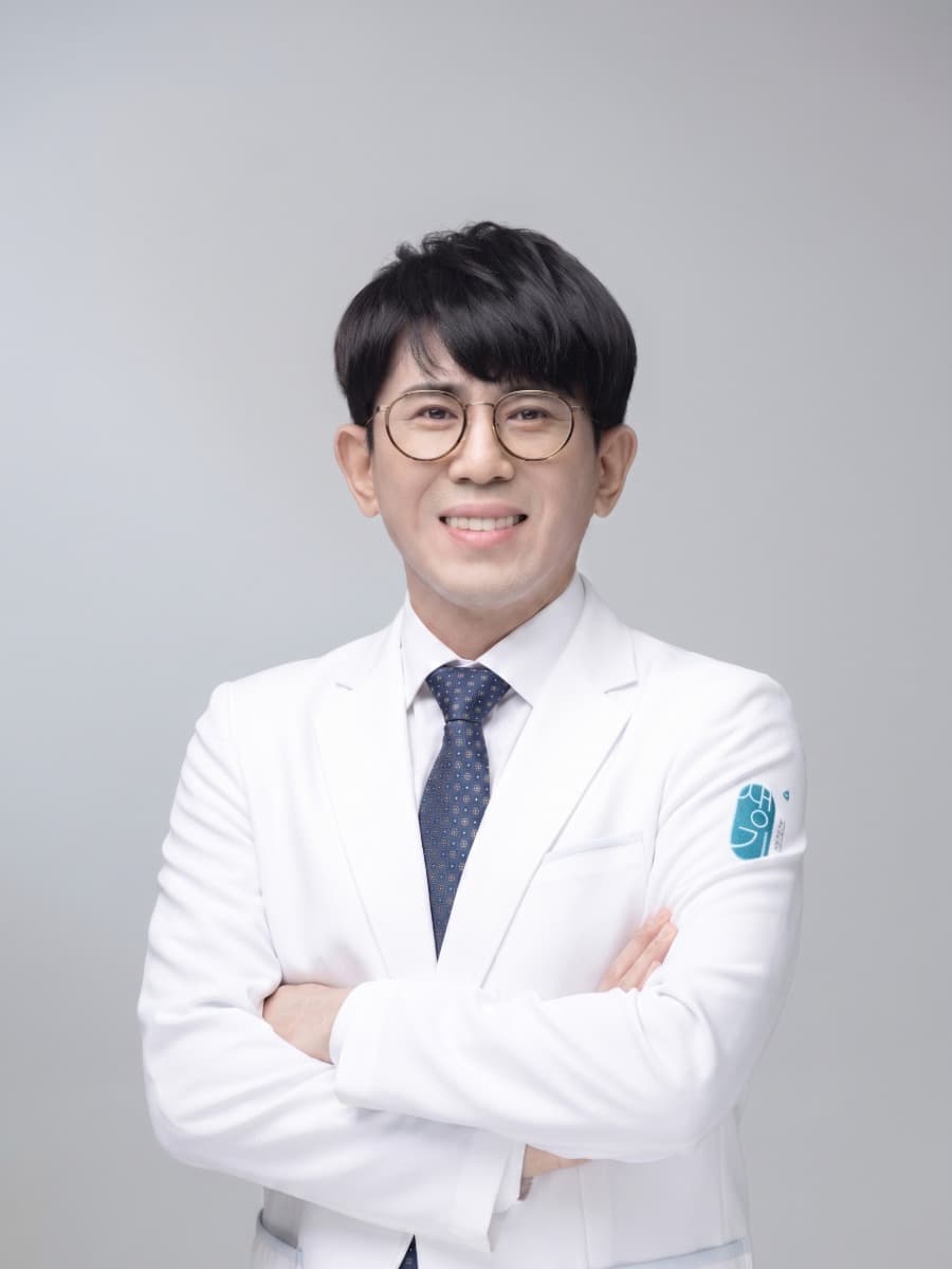 정대웅 대표원장 프로필 사진