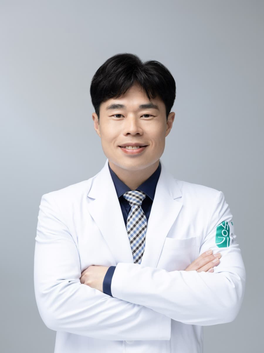 김철윤 대표원장 프로필 사진