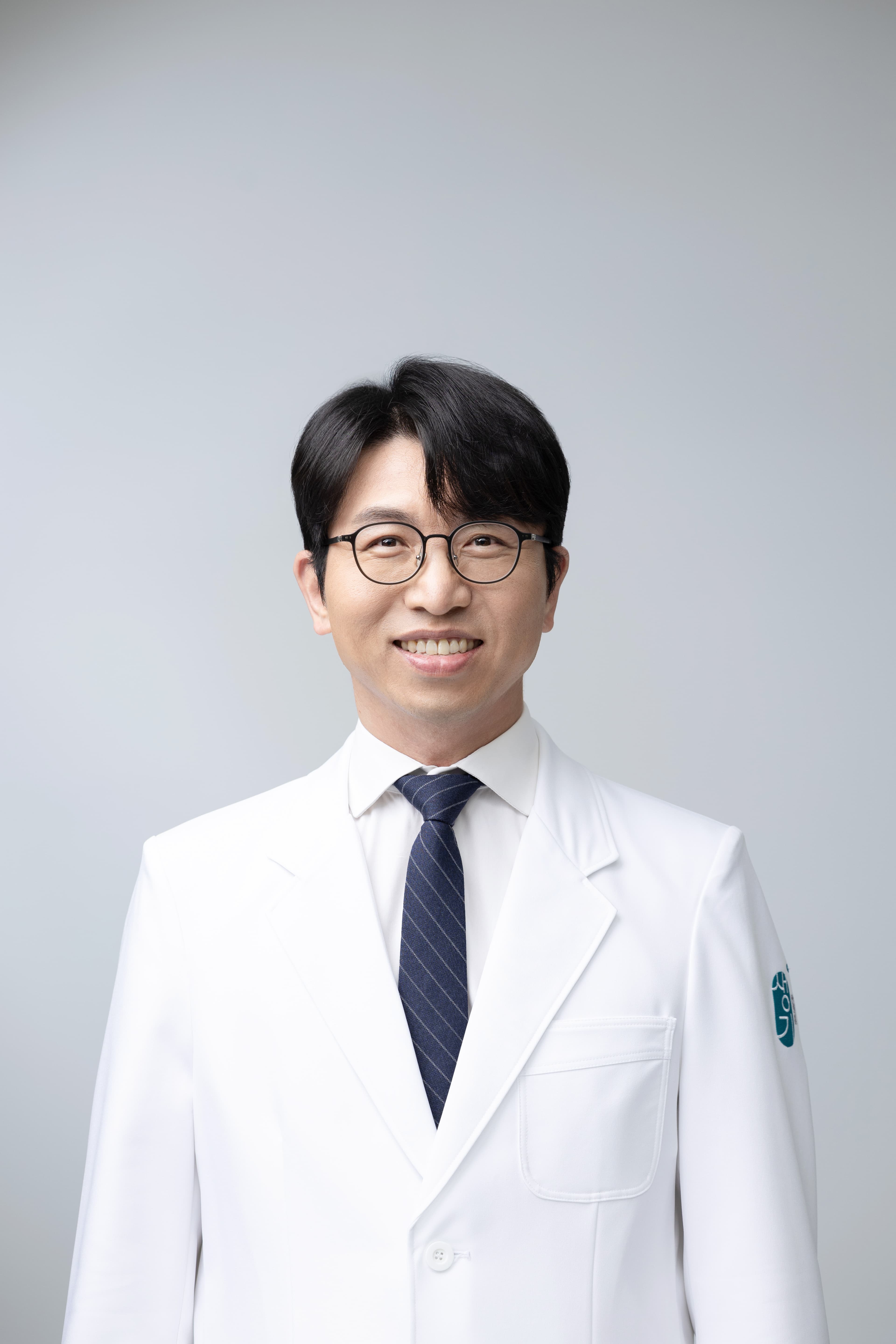 이신기 대표원장 프로필 사진